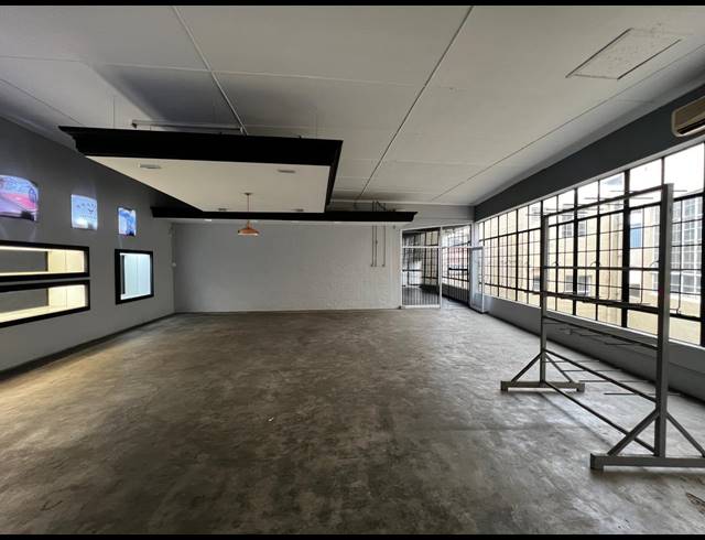 808M² WAREHOUSE TO LET IN STAMFORD HILL